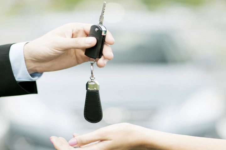 Scambio di chiavi tra proprietari di auto